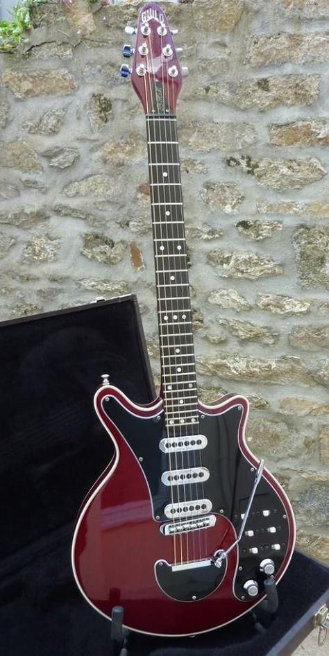 Brian May Red Special, Guild Guitars, Best Guitar Players, Cheap Guitars, Classic Guitar, Gibson Guitars, Beautiful Guitars, Guitar Shop, Brian May