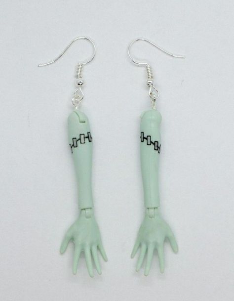 Green Zombie, Friday Memes, Lesbian Earrings, Crazy Earrings, Cadeau St Valentin, Funny Friday, Zombie Monster, Funny Friday Memes, Weird Jewelry