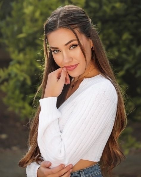 Instagram Crush: Shaelah McGilton (28 Photos) - Suburban Men Angelina Danilova, Instagram Crush, Beautiful Muslim Women, Cute Couple Selfies, Easy Hairstyles For Long Hair, Muslim Women, Photo Lab, Female Portrait, Your Photo