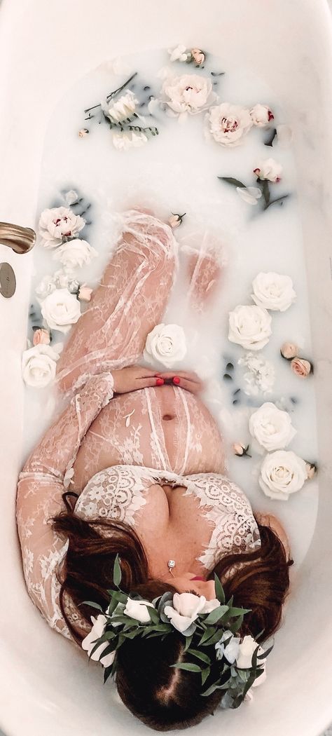 Bubble Bath Maternity Pictures, Milkbath Maternity Photography, Flower Milk Bath Photography, Maternity Photo Shoot Ideas Milk Bath, Shower Maternity Pictures, Milky Bathtub Photoshoot, Milkbath Pregnancy Shoot, Milkbath Maternity Shoot, Tub Maternity Shoot