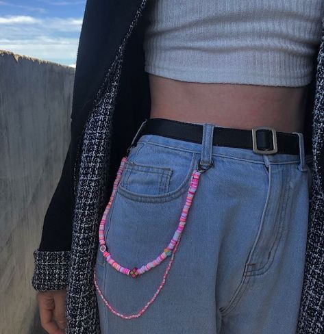 Beaded Jean Chain, Jean Chains Aesthetic, Diy Chain Jeans, Jeans With Chains On The Side, Jeans Chains, Aesthetic Belt, Belts Aesthetic, Belt Chains, Mode Indie