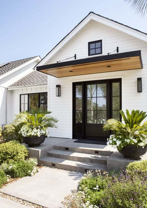 Beach Ranch House Exterior, Covered Front Entryway Ideas Exterior, Florida Home Landscaping, Kathleen Burke, Burke Design, Modern Farmhouse Exterior Colors, Modern Front Porches, Modern Front Porch, Spring Garden Decor