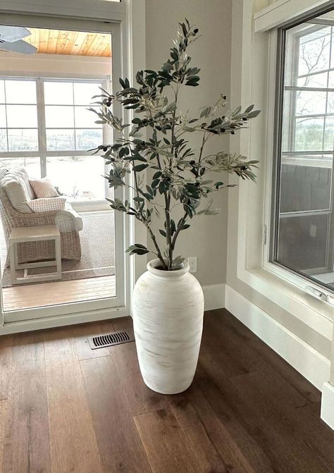 House Plant Styling Floor Vases Decor, Clay Floor, Floor Vase Decor, Large Floor Vase, Tall Floor Vases, Big Vases, Floor Plants, Decor Studio, White Vase