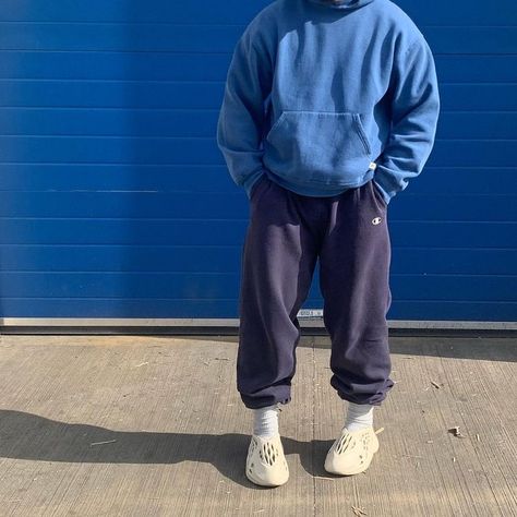 How To Style Sweatpants, Kanye West Outfits, Kanye Fashion, Kanye West Style, Minimal Streetwear, Yeezy Fashion, Yeezy Outfit, Sweatpants For Men, Style Sweatpants