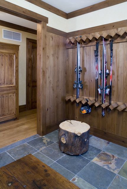 Ski room - Rustic - Entry - New York - by Tek Design Inc. | Houzz Ski Mudroom Ideas, Ski House Mudroom, Ski Cabin Interior, Ski Mudroom, Ski Chalet Interior Design, Ski Mud Room, Cabin Mud Room, Cabin Laundry Room, Ski Lodge Interior