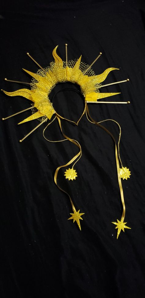 Sun Goddess Cosplay, Sun Crown Diy, Diy Sun Headband, Sun And Moon Costume Couple, Astrology Costume, Eclipse Costume, Tarot Costume, Sun Headdress, Saturn Costume