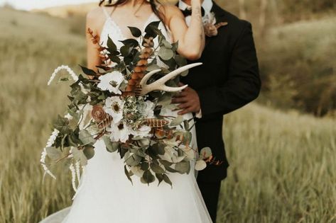 Antler Wedding Theme Ideas: 34 Amazing Finds for Rustic Weddings Antler Centerpiece Wedding, Rustic Antler Wedding, Dark Greenery, Antler Wedding Invitations, White Anemones, Boho Wedding Ideas, Antler Wedding, Wedding Theme Ideas, Eucalyptus Bouquet