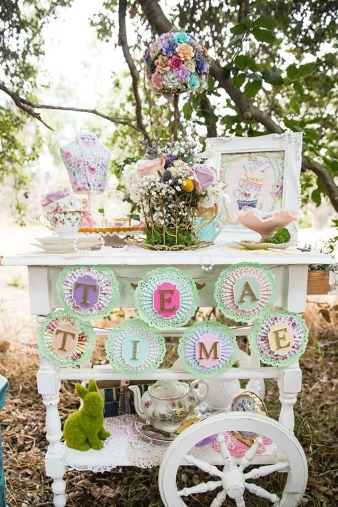 Brewing with Creativity - A Tea Time Affair | CatchMyParty.com Tea Party Party, Tea Party Tea, Vintage Tea Parties, Kids Tea Party, Tea Party Table, High Tea Party, Tea Cart, Baby Shower Tea, Tea Party Theme