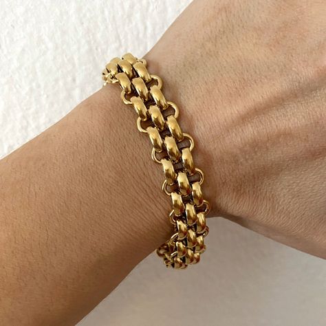 Big Gold Bracelet, Chunky Gold Bracelet, Aesthetic Bracelet, Expensive Jewelry Luxury, Gold Link Bracelet, Bracelets Gold, Jewelry Accessories Ideas, Chunky Bracelets, Women Office