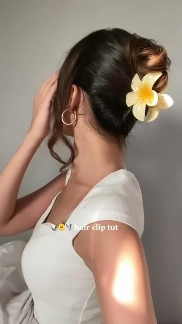 Casual Bun Perfection: Effortless Hairstyles for Everyday Glamour Hairstyles 2024, Hairstyles For Layered Hair, Hair Tips Video, Clip Hairstyles, Peinados Fáciles Para Cabello Corto, Hair Stylies, Hair Up Styles, Hair Stylist Life, Short Hair Styles Easy