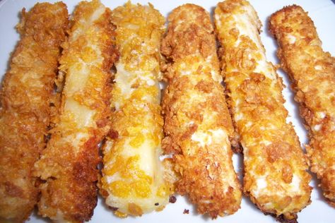 Pepper Jack Cheese Sticks. Photo by NELady Fried Cheese Sticks, Cheese Sticks Recipe, Pepperjack Cheese, Fried Cheese, Cheese Stuffed Chicken, Deep Fried Food, Cheese Food, Cheese Sticks, Cheesy Recipes