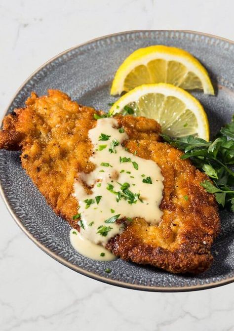 German Chicken, German Food Authentic, Schnitzel Recipes, Lemon Cream Sauces, Making Fried Chicken, Chicken Schnitzel, Diner Recept, Smoked Chicken, Minestrone