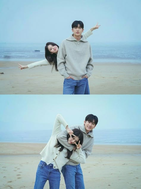 Photo Box Couple Pose, Pose On The Beach, Beach Love Couple, Kim Hee Won, Korean Couple Photoshoot, Han So Hee, Sound Track, So Hee, 사진 촬영 포즈