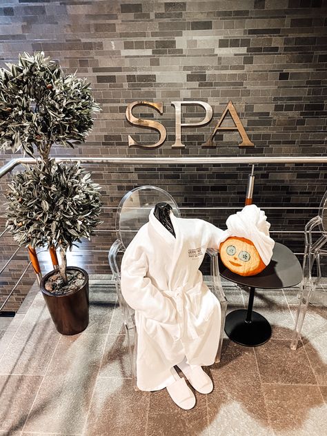 Salon Suite Halloween Decor, Med Spa Halloween Decor, Esthetician Halloween Costume, Massage Window Display Ideas, Hair Salon Fall Decor, Spa Halloween Decorations, Salon Halloween Costumes, Esthetician Grand Opening, Hair Salon Halloween Decor