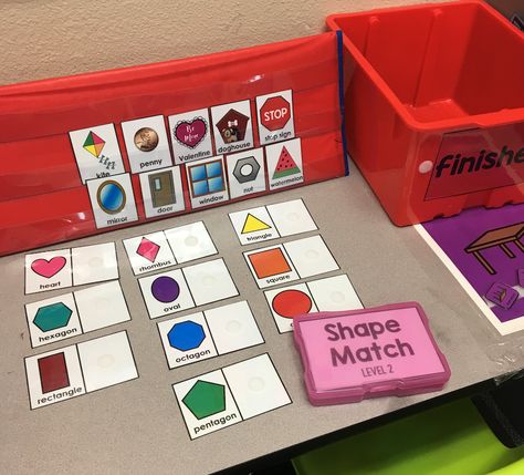 Love this pocket chart for storing task box pieces for special education. Ecse Classroom, Task Boxes Preschool, Independent Work Tasks, Vocational Tasks, Asd Classroom, Teaching Board, Independent Work Stations, Sped Classroom, Transitional Kindergarten