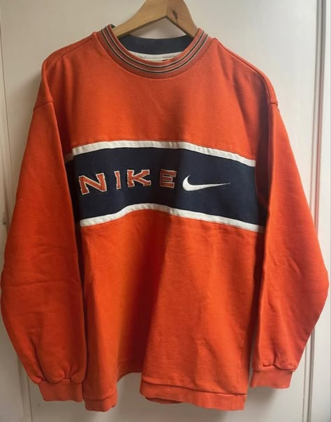 #fashion #nike #nikevintage #90s #nike90s #vintage #aesthetic #sweatshirt #ootd #instagram #rare Vintage Sportswear Aesthetic, Old Nike Outfits, Vintage Nike Sweatshirt Outfit, Vintage Nike Clothes, Old Nike Clothes, Vintage Nike Aesthetic, Nike Sweatshirt Outfit, 90s Hoodies, Sweatshirt Ootd