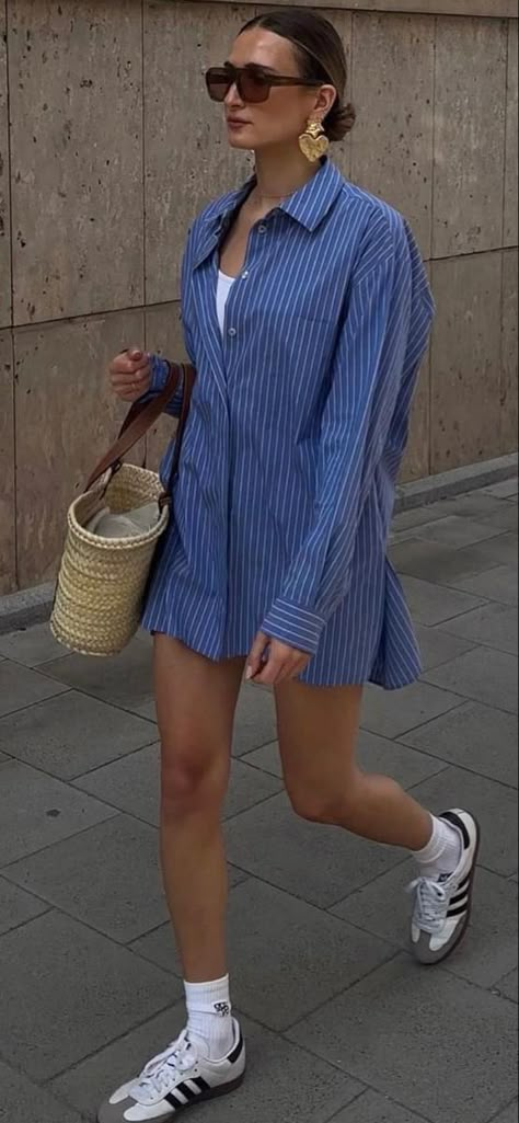 London Style Spring 2023, Birkenstock Arizona Outfit Street Styles, City Summer Outfits 2023, Europe Summer Fashion Street Styles, Scandi Street Style Summer, European City Summer Outfits, Amsterdam Street Style Summer, Scandinavian Street Style 2024, Nordic Summer Outfit