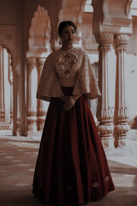 1800s Indian Fashion, Fantasy Dark Academia Outfits, Fantasy Maiden Dress, Royal Academia Outfits, 1800s Outfits, Indian Dark Academia, Royalty Clothes, Hindu Clothing, 1800s Clothing