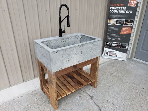 Concrete Farmhouse Sink gray With Reclaimed Barnwood Base - Etsy Outdoor Trough Sink, Outdoor Sinks Station Backyards, Concrete Farmhouse Sink, Lavabo Exterior, Concrete Farmhouse, Outside Sink, Outdoor Sink, Sustainable Homestead, Concrete Countertops Bathroom