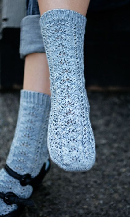 Knitted Socks Free Pattern, Hand Knit Socks, Socks Pattern, Sock Knitting Patterns, Crochet Socks, Knitting Magazine, Lace Socks, Free Socks, Sock Patterns