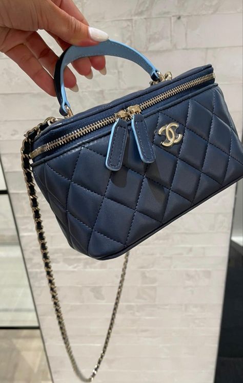 Blue Chanel Bag, Jewelry Logo Ideas, Chanel Bag Outfit, Chanel Mini Bag, Chanel Vanity, Dream Bags, Bag Obsession, Jewelry Logo, Chanel Mini