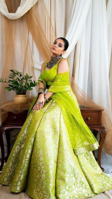 Brocade Lehenga Party Wear, Neon Green Lehenga, Haldi Outfit Bridesmaid, Brocade Dupatta, Green Lehenga Choli, Brocade Lehenga, Heavy Lehenga, Haldi Outfits, Bridesmaid Lehenga