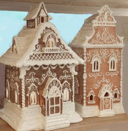 Christmas Gingerbread House Ideas, Victorian Gingerbread House, White Gingerbread, Homemade Gingerbread House, Old Fashion Christmas Tree, Gingerbread Kitchen, Gingerbread Cards, Fashion Christmas Tree, Gingerbread Creations