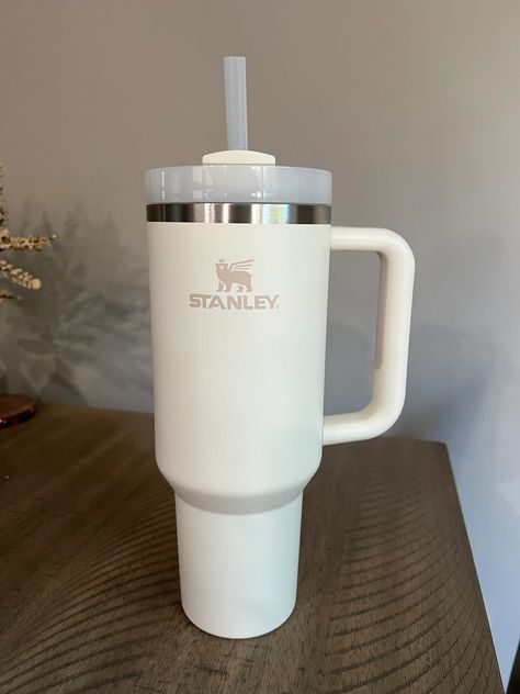 Water Smoothies, Stanley Water Bottle, Stanley Products, Trendy Water Bottles, Coffee Smoothie, Stanley Quencher, Cute Cups, Tea Or Coffee, Insulated Water Bottle