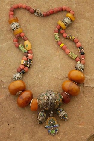 60446819969961742_9HkhajAr_c | Maarbolet-2 Irene | Flickr Tribe Necklace, Polymer Clay Kunst, Moroccan Jewelry, African Trade Beads, Ethnic Necklaces, African Beads, Amber Beads, African Jewelry, Trade Beads