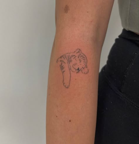 Cute Simple Tattoos, Unique Small Tattoo, Small Finger Tattoos, Small Pretty Tattoos, Tasteful Tattoos, Modern Tattoos, Minimalist Tattoos, Discreet Tattoos, Family Tattoos