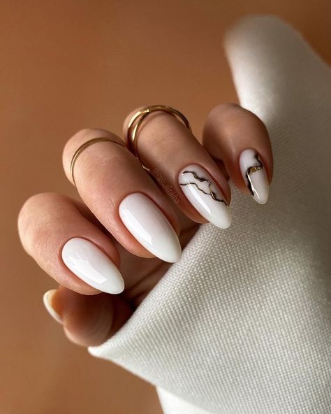 Color Nails Ideas, Manicure Design Ideas, Milky White Nails, Black And White Nails, Glitter Highlight, Rose Nail Art, Acrylic Design, Dip Nails, Rose Nails