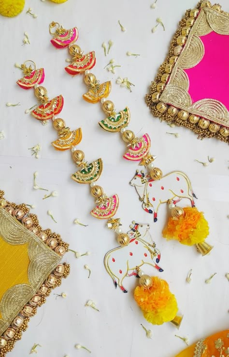 Bandhanwar Handmade Diy, Rangoli Making Ideas, Deepavali Decorations, Hanging Door Beads, Diy Wall Hanging Crafts, Diwali Activities, Diya Decoration Ideas, Handmade Decorative Items, Door Beads