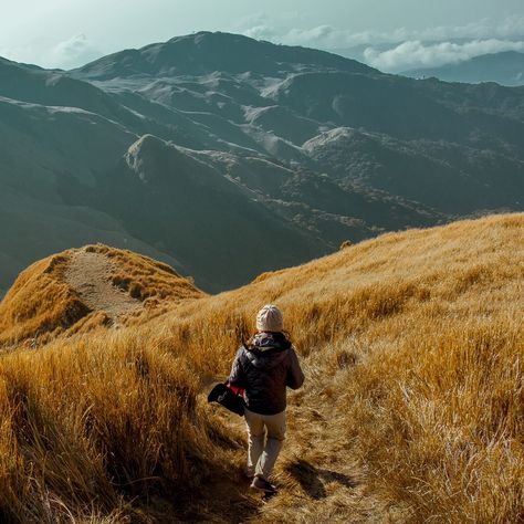 Descend, Mt. Pulag YT: https://youtu.be/K_cZSrZmNWc Mt Pulag, Elegant Casual Dress, Philippines, Places To Go, Vision Board, Hiking, Photography