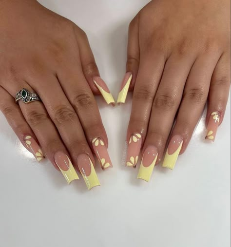 French Easter Nails, Baddie Easter Nails, Easter French Tip Nails, Easter Nails French Tip, Easter French Tip Nail Designs, Yellow French Tip Acrylic Nails, Easter Acrylic Nails Designs, Baddie Acrylics, Yellow French Tip Nails