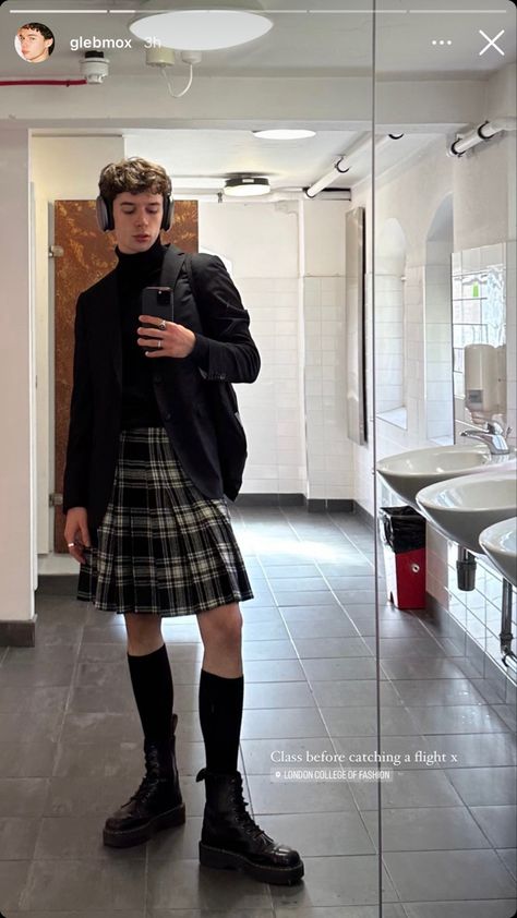 Misunderstood Outfit, Male Skirt, Non Binary Outfits, Men Skirt, Non Binary Fashion, Genderqueer Fashion, Boys In Skirts, Guys In Skirts, Fluid Fashion