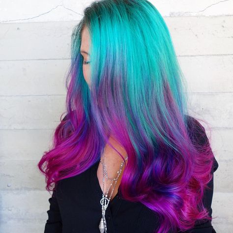 teal and hot pink. aquatic and cupid. pulp riot. @shurie Mermaid Hairstyles, Teal Hair Color, Lovely Hairstyles, Sunset Hair, Pink Ombre Hair, Hairdressing Training, Dyed Hair Pastel, Mermaid Magic, Dramatic Hair