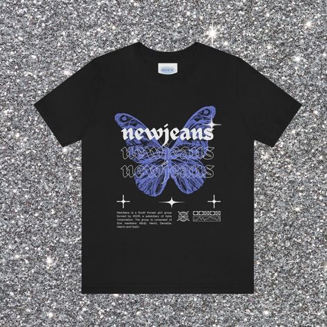 newjeans kpop t-shirt y2k https://etsy.me/3lPAPEh #y2kgraphictee #y2kclothes #y2kslogantee #90saesthetictshirt #y2kfashion #oversizedtees #kpop #kpopnewjeans #newjeans Kpop T Shirt Design, Newjeans Tshirt, Kpop Shirts Design, Zerobaseone Hanbin, Kpop T Shirt, Scene Shirt, Newjeans Kpop, Y2k Graphic Tees, Y2k Tshirt