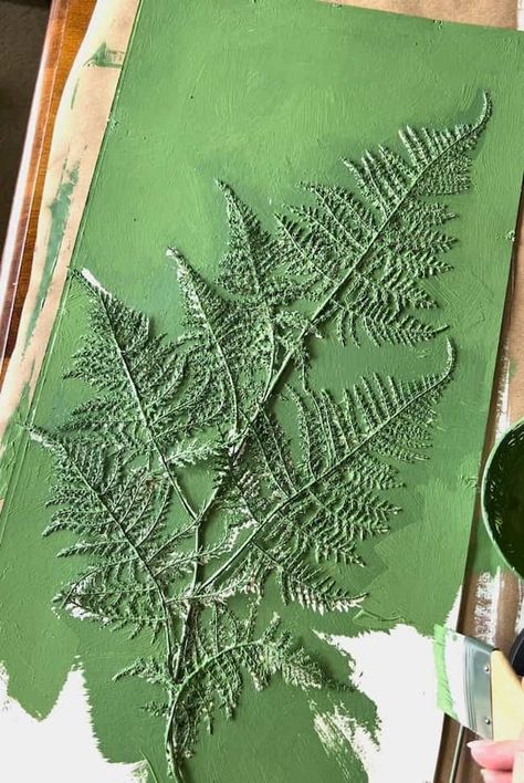 How to Make Beautiful Framed DIY Botanical Wall Art - Perfecting Places Diy Wall Painting Leaves, Diy Botanical Prints, Pressed Flowers Painting, Diy Botanical Art, Easy Botanical Painting, Diy Nature Art, Botanical Decor Ideas, Leaf Texture Art, Watercolor Botanical Art