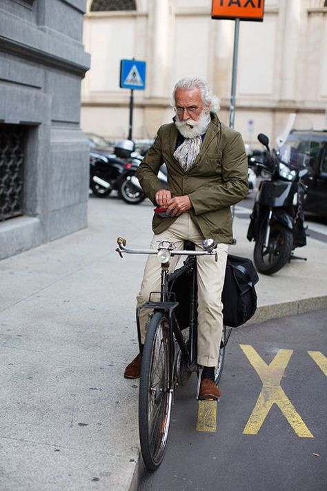 Old Man Fashion, The Sartorialist, Estilo Hipster, Stylish Man, Cycle Chic, Dapper Gentleman, Advanced Style, Sport Jacket, Bike Style