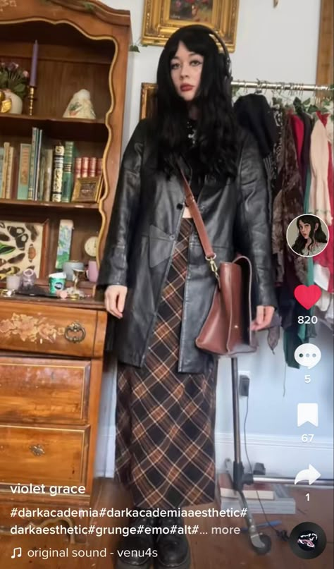 90s Grunge Whimsigoth, Outfits Cold Weather, Witchy Fall, Witchy Outfits, 90s Whimsigoth, Grunge Whimsigoth, Outfits Cold, Fall Ootd, Artsy Outfit