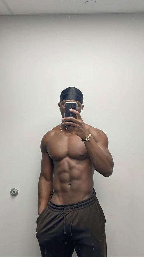 Build Body Muscle, Hunk Black Guy, Ksi Physique, Black Man Physique, Lean Men Physique, Hood Boy Aesthetic, Fit Guy Aesthetic, Men Physique Aesthetic, Body Building Aesthetic