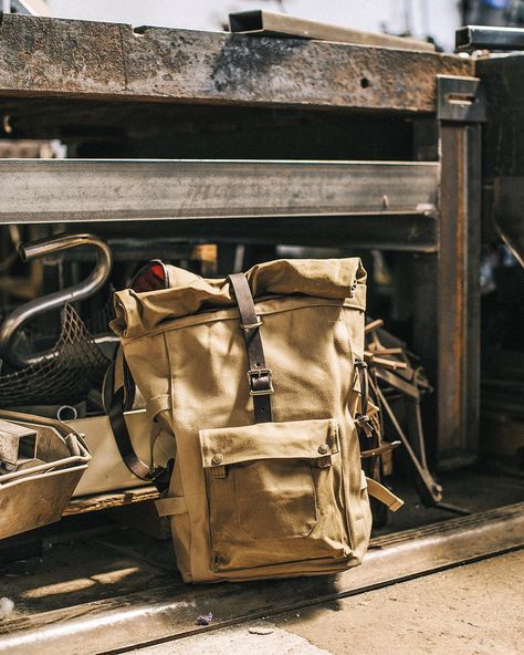 Backpack Lifestyle, Filson Bags, Filson Mens, Retro Backpack, Canvas Rucksack, Top Backpacks, Messenger Bag Backpack, Messenger Bag Men, Messenger Bags