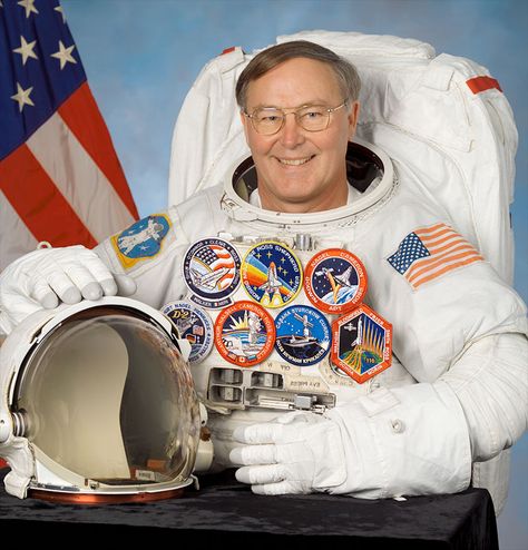 Astronaut Jerry Ross poses for a NASA official portrait wearing the mission patches from his record seven spaceflights. Mission Space, Apollo Space Program, Damian Lewis, Apollo 11 Mission, John Glenn, Lunar Landing, Christopher Plummer, Apollo Program, Michael Collins