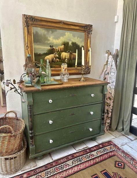 Green Dresser Diy, Green Painted Dresser, Painting Dresser, Green Dresser, Diy Dresser, Painted Dresser, Chalk Paint, Painted Furniture, Dark Green