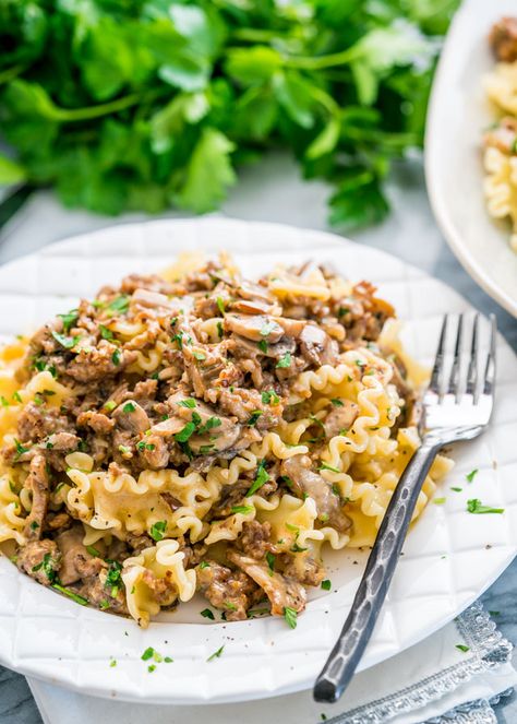 This Creamy Sausage Mushroom Pasta is pure comfort food. A rich and creamy sauce loaded with Italian sausage and mushrooms served over the pasta of your choice, total crowd pleaser! Sausage Mushroom Pasta, Pasta White Sauce, Mafalda Pasta, Sausage And Mushrooms, Sausage Mushroom, Mushroom Recipes Pasta, White Sauce Pasta, Nice Recipes, Mushroom Pasta