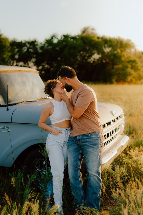 1965 Ford F100 - Couple Photoshoot - Photoshoot Outfits - Couple Poses - Photoshoot in Field - Vintage Inspired Photoshoot - Photography Poses - #fashion #photooftheday #photoshoot #coupleportrait #outfitideas Truck Bed Photoshoot Couple, Vintage Photoshoot Couple, Car Couple Photoshoot, Pickup Truck Engagement Photos, Country Truck Photoshoot, Bronco Photoshoot, Couple Fall Photoshoot With Truck, Dirt Road Engagement Photos, Engagement Photos Truck