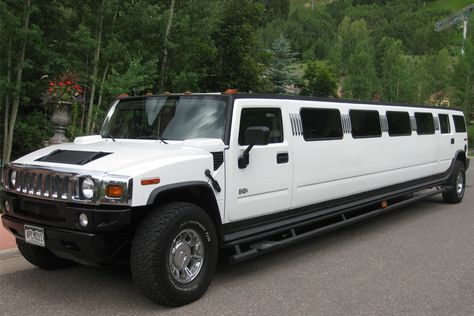 Prom Cars Ideas, Prom Transport, Prom Cars, Pleasant Background, Wedding Vehicles, Prom Car, Prom Limo, Chrysler 300s, Limo Bus