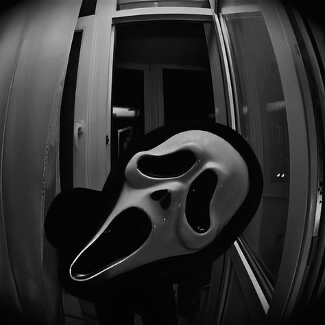 Scream Mask, Scream 3, Ghostface Scream, Horror Movie Icons, Scream Movie, Horror Movie Art, Halloween Wallpaper Iphone, Horror Movie Characters, Edgy Wallpaper