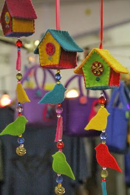 vogelhuisjes van vilt: Felt Houses, Birdhouse Ornaments, Felt House, Fairy Things, Tree Theme, Bird Crafts, Felt Embroidery, Felt Birds, Lavender Buds