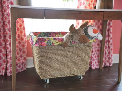 Don't throw out an old plastic bin just when it starts to show some wear and tear. Instead, cover it with durable jute rope and add metal casters to create your own mobile toy box. It's never been easier or more fun for kids to clean up after themselves! Get the full instructions>> Baby Toy Storage, Upcycle Storage, Diy Toy Storage, Storage Bins Organization, Toy Storage Bins, Fabric Storage Bins, Diy Mobile, Plastic Container Storage, Plastic Storage Bins